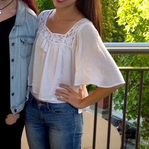 HOLLISTER white boho flowy mid sleeve top 🐚